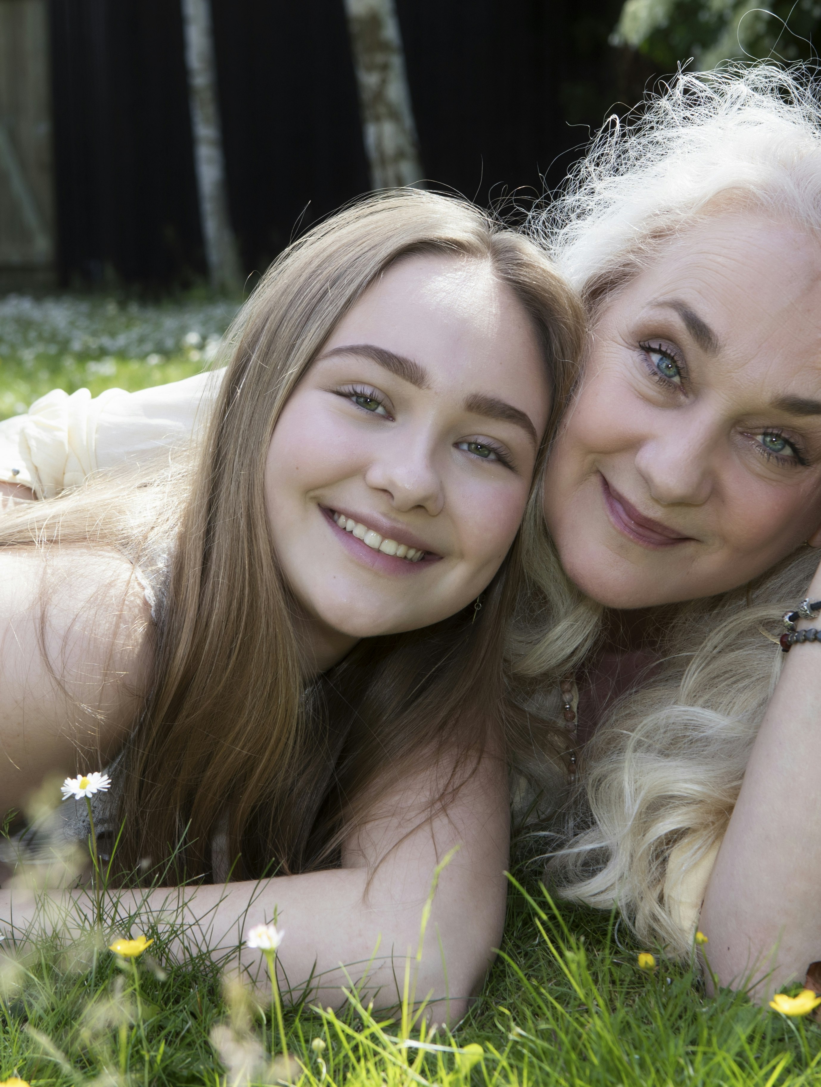 Cæcilie Norby, sangerinde, fotograferet med sin teenagedatter
