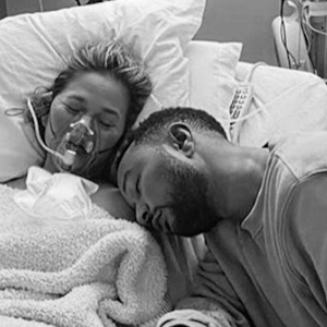 https://dk-femina-backend.imgix.net/media/article/chrissy_teigen_john_legend.jpg?ixlib=vue-2.9.1&auto=format&width=300&height=300&fit=crop&fp-x=0.5&fp-y=0.5