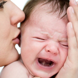 https://dk-femina-backend.imgix.net/media/article/crying_baby.jpg?ixlib=vue-2.9.1&auto=format&width=300&height=300&fit=crop&fp-x=0.5&fp-y=0.5