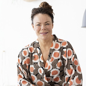 https://dk-femina-backend.imgix.net/media/article/ditte_okman_0.png?ixlib=vue-2.9.1&auto=format&width=300&height=300&fit=crop&fp-x=0.5&fp-y=0.5