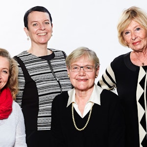 https://dk-femina-backend.imgix.net/media/article/dommerne.jpg?ixlib=vue-2.9.1&auto=format&width=300&height=300&fit=crop&fp-x=0.5&fp-y=0.5