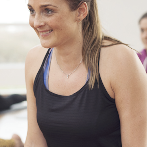 https://dk-femina-backend.imgix.net/media/article/fitnessworld.png?ixlib=vue-2.9.1&auto=format&width=300&height=300&fit=crop&fp-x=0.5&fp-y=0.5