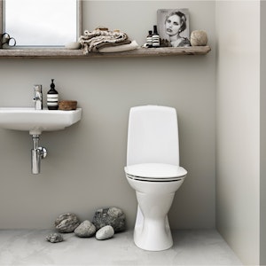 Ifö Spira-toiletterne har fx en særlig glasur, som lukker porerne i porcelænet og gør, at skidt ikke kan sætte sig fast.  