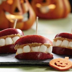 Klamme æblesmil til halloween