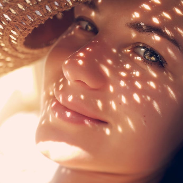 Hvide pletter på huden i solen - få hudlægens svar