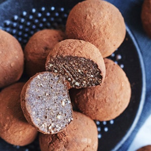Julekonfekt med chokolade og mandler