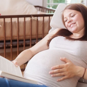 https://dk-femina-backend.imgix.net/media/article/klog_gravid.jpg?ixlib=vue-2.9.1&auto=format&width=300&height=300&fit=crop&fp-x=0.5&fp-y=0.5