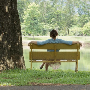 https://dk-femina-backend.imgix.net/media/article/laeserklumme-henriette-kinch_0.jpg?ixlib=vue-2.9.1&auto=format&width=300&height=300&fit=crop&fp-x=0.5&fp-y=0.5