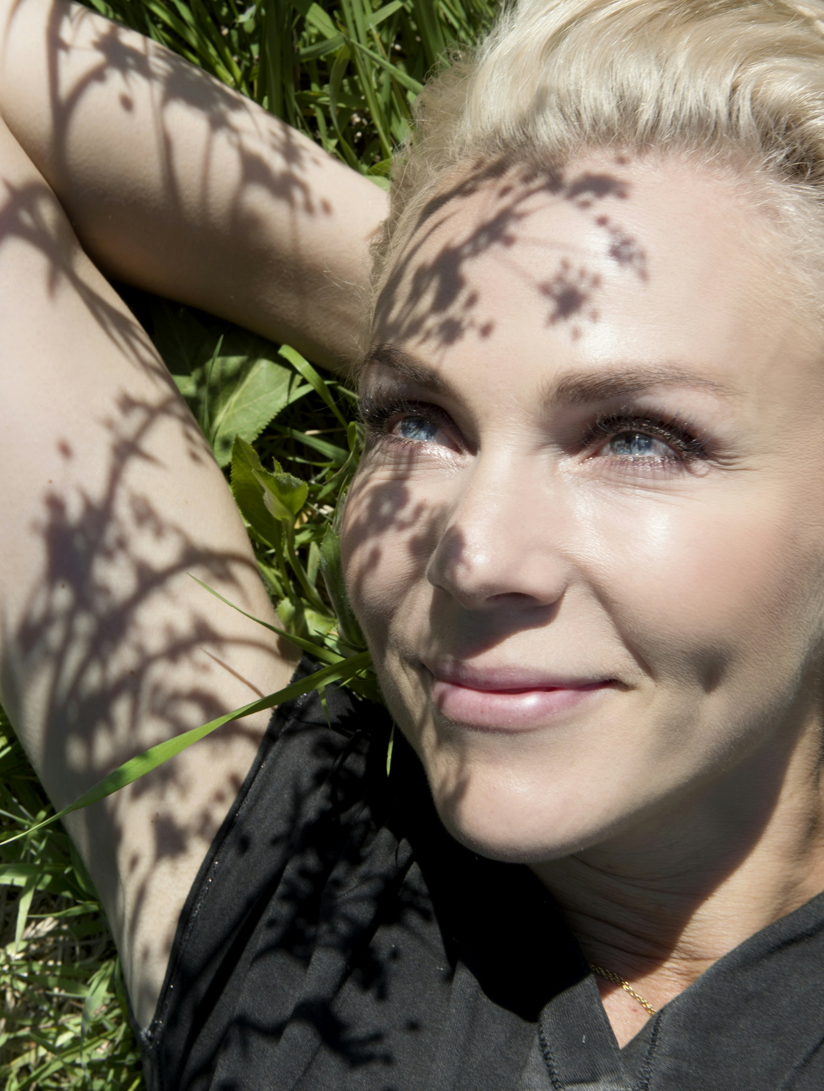 Lene Beier, tv-værten fra En ny dag på godset, fotograferet foran sit nye hus