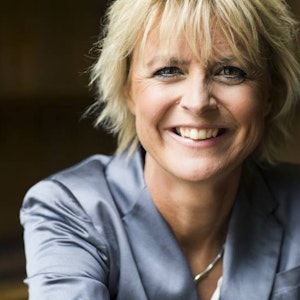 https://dk-femina-backend.imgix.net/media/article/lykkefriis_80v7168.jpg?ixlib=vue-2.9.1&auto=format&width=300&height=300&fit=crop&fp-x=0.5&fp-y=0.5