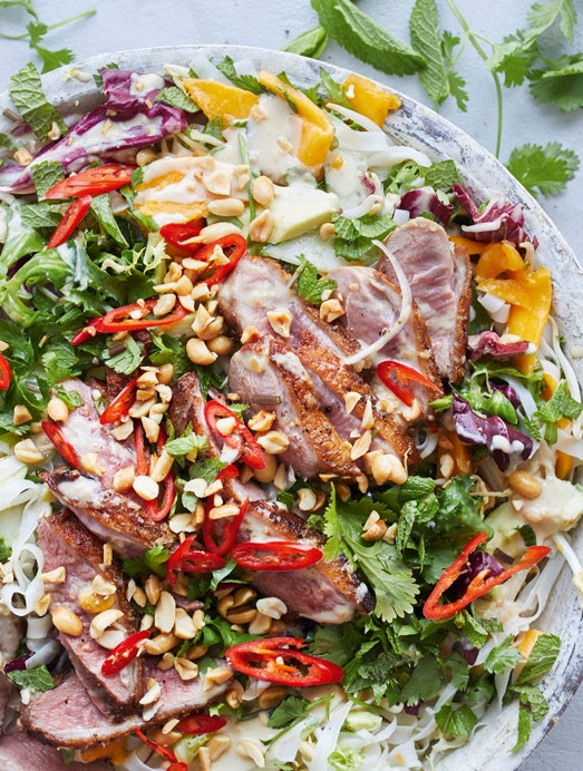 Asiatisk nudelsalat med and - lav lækker asiatisk salat
