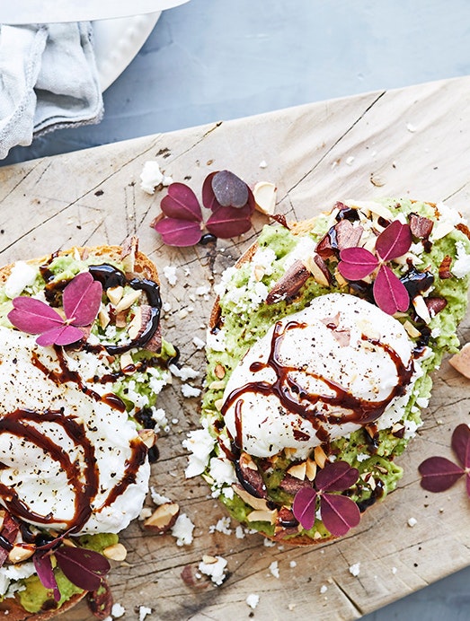 Avocadomad med feta og pocherede æg