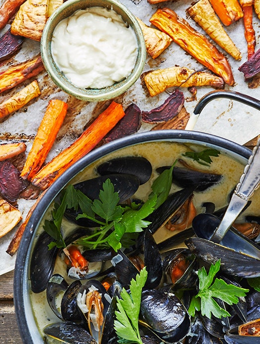 Dampede muslinger med rodfrugtfritter og aioli