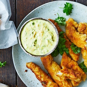 Fiskefingre med pomfritter og hjemmelavet remoulade