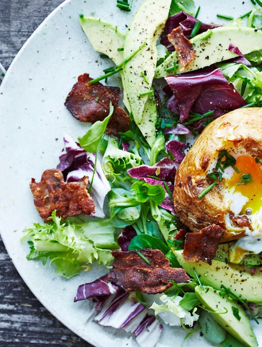 Fyldte kartofler med æg og bacon