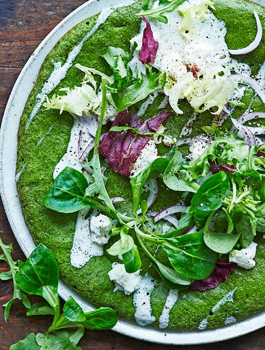 Grønne kikærtefladbrød med salat og feta