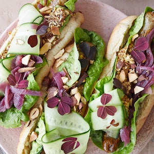 Hotdogs med rødløgsrelish