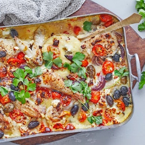 Kyllingefad med polenta og tomater