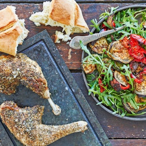 Herbs de Provence-kyllingelår med ratatouille-salat 