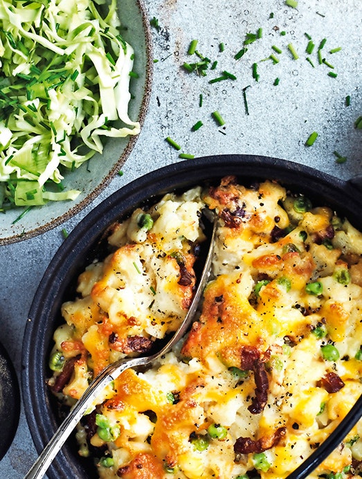 Mac and cheese med blomkål, ærter og spidskålssalat