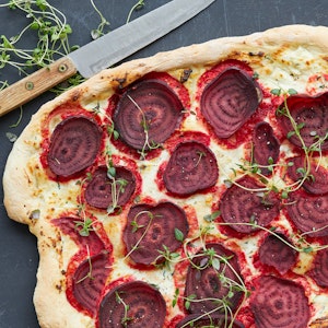 Pizza med rødbede og ricotta