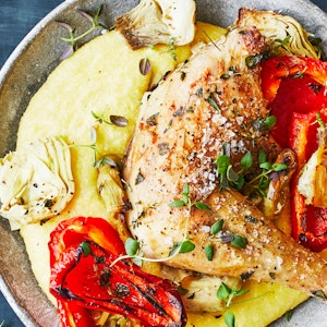 Polenta med kyllingelår og bagte peberfrugter