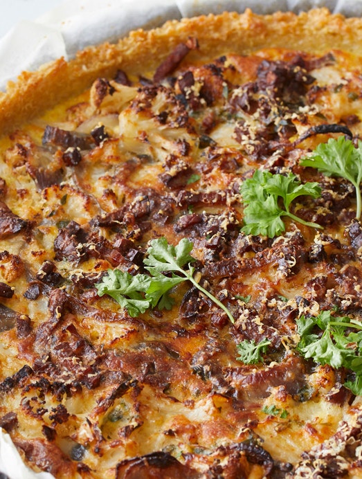Quinoatærte med blomkål og bacon