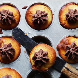 Mini-muffins med mælkechokoladecreme