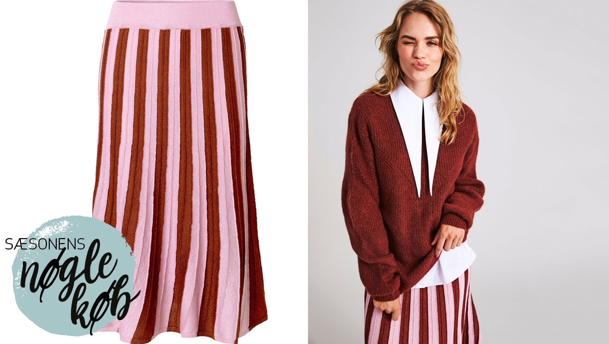 styler den strikkede nederdel |