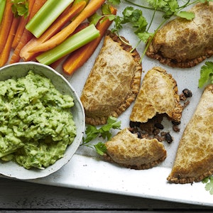 empanadas med oksekød og guacamole