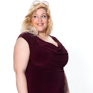 https://dk-femina-backend.imgix.net/media/article/primaer_ditte_val_qdk.jpg?ixlib=vue-2.9.1&auto=format&width=300&height=300&fit=crop&fp-x=0.5&fp-y=0.5