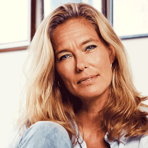 https://dk-femina-backend.imgix.net/media/article/renee-9.png?ixlib=vue-2.9.1&auto=format&width=300&height=300&fit=crop&fp-x=0.5&fp-y=0.5