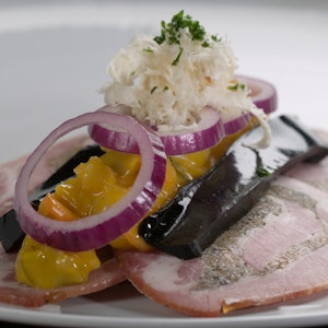 Smørrebrød med rullepølse og pickles fra Ida Davidsen
