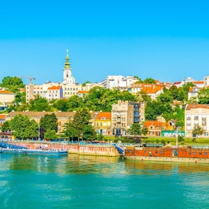 Serbiens hovedstad, Beograd, er en trendy by i bevægelse og udråbt til Europas nye, populære rejsemål. Kom med til metropolen, hvor moderne storby og ægte balkanstemning smukt forenes.