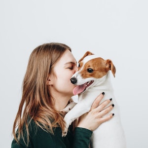 https://dk-femina-backend.imgix.net/media/article/shutterstock_1148849894.jpg?ixlib=vue-2.9.1&auto=format&width=300&height=300&fit=crop&fp-x=0.36&fp-y=0.51