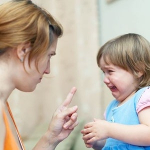 Skældud er skadeligt for børn, advarer eksperter.