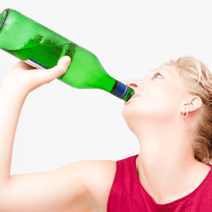 https://dk-femina-backend.imgix.net/media/billeder/2012/november/alkoholprim.jpg?ixlib=vue-2.9.1&auto=format&width=300&height=300&fit=crop&fp-x=0.5&fp-y=0.5