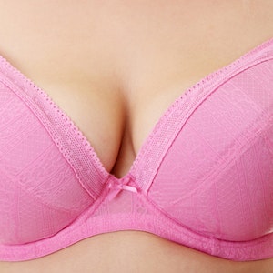 https://dk-femina-backend.imgix.net/media/billeder/2012/september/cmbryster-prim.jpg?ixlib=vue-2.9.1&auto=format&width=300&height=300&fit=crop&fp-x=0.5&fp-y=0.5