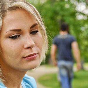 https://dk-femina-backend.imgix.net/media/billeder/2013/november/graenser-prim.jpg?ixlib=vue-2.9.1&auto=format&width=300&height=300&fit=crop&fp-x=0.5&fp-y=0.5