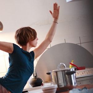https://dk-femina-backend.imgix.net/media/billeder/2013/november/yoga2prim.jpg?ixlib=vue-2.9.1&auto=format&width=300&height=300&fit=crop&fp-x=0.5&fp-y=0.5