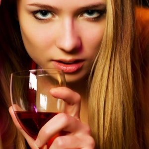 https://dk-femina-backend.imgix.net/media/billeder/2014/april/alkoholprim.jpg?ixlib=vue-2.9.1&auto=format&width=300&height=300&fit=crop&fp-x=0.5&fp-y=0.5