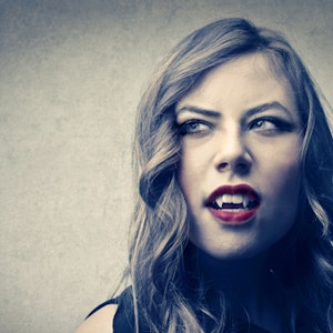https://dk-femina-backend.imgix.net/media/billeder/2014/maj/vampyrprim.jpg?ixlib=vue-2.9.1&auto=format&width=300&height=300&fit=crop&fp-x=0.5&fp-y=0.5