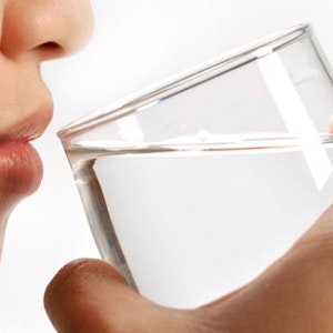 https://dk-femina-backend.imgix.net/media/sondag/2012/07/30/skoenhedsmyter/skoenhedsmyter612x325.jpg?ixlib=vue-2.9.1&auto=format&width=300&height=300&fit=crop&fp-x=0.5&fp-y=0.5