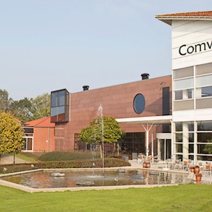https://dk-femina-backend.imgix.net/media/sondag/2012/08/32/forkael-dig-selv/forkael-dig-selv-middelfart-stor.jpg?ixlib=vue-2.9.1&auto=format&width=300&height=300&fit=crop&fp-x=0.5&fp-y=0.5