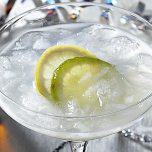 https://dk-femina-backend.imgix.net/media/sondag/2012/12/52/madsag-drinks/3-drinks612x325.jpg?ixlib=vue-2.9.1&auto=format&width=300&height=300&fit=crop&fp-x=0.5&fp-y=0.5