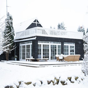 https://dk-femina-backend.imgix.net/media/websites/femina-dot-dk/website/bolig/droemmebolig/2013/01/1305-boligfotografens-egen-bolig/1305-bolig-copy.jpg?ixlib=vue-2.9.1&auto=format&width=300&height=300&fit=crop&fp-x=0.5&fp-y=0.5