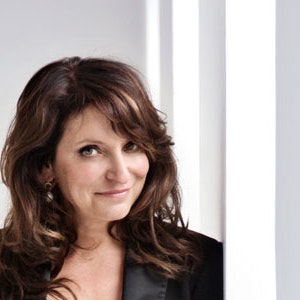 https://dk-femina-backend.imgix.net/media/websites/femina-dot-dk/website/dig-og-dit-liv/karriere-og-penge/2012/10/1243-susanne-bier-om-rigdom/1243-bier-rigdom-copy.jpg?ixlib=vue-2.9.1&auto=format&width=300&height=300&fit=crop&fp-x=0.5&fp-y=0.5