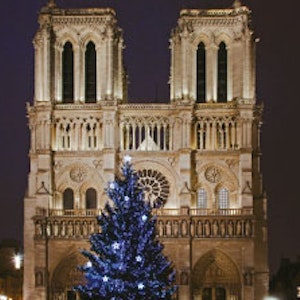 https://dk-femina-backend.imgix.net/media/websites/femina-dot-dk/website/jul/julehygge/2012/1244-jul-i-paris/1244-jul-i-paris-copy-2.jpg?ixlib=vue-2.9.1&auto=format&width=300&height=300&fit=crop&fp-x=0.5&fp-y=0.5