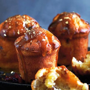 https://dk-femina-backend.imgix.net/media/websites/femina-dot-dk/website/jul/mad/2012/11/1246-julens-bedste-kager/1246-julebag-julemuffins-copy-2.jpg?ixlib=vue-2.9.1&auto=format&width=300&height=300&fit=crop&fp-x=0.5&fp-y=0.5
