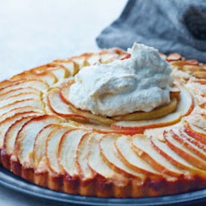 https://dk-femina-backend.imgix.net/media/websites/femina-dot-dk/website/mad/desserter/2013/01/1301-aeblekage/1301-aeblekage-copy-2.jpg?ixlib=vue-2.9.1&auto=format&width=300&height=300&fit=crop&fp-x=0.5&fp-y=0.5